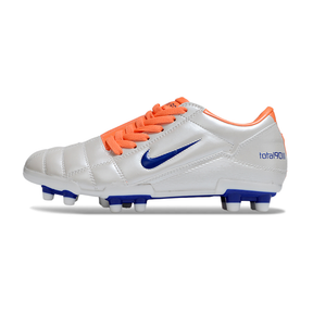 Chuteira Nike Total 90 FG Prata, Laranja e Azul lateral com detalhes em azul e laranja.