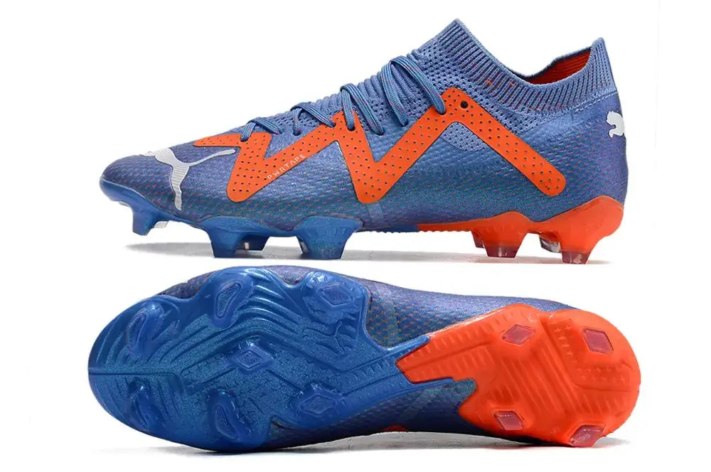 Chuteira Puma Future 7 FG Azul e Laranja vista lateral e inferior, ideal para desempenho em campo.