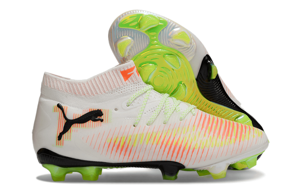 Chuteira Puma Future 8 FG - Branca e Laranja com detalhes em verde e preto, ideal para desempenho em campo.
