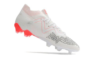Chuteira Puma Future Ultimate FG Branca e Rosa, leve e responsiva, ideal para desempenho em campo.
