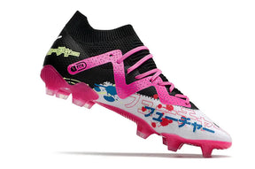 Chuteira Puma Future Ultimate FG Preta, Verde e Rosa com design moderno e cores vibrantes.