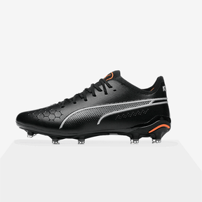 Chuteira Puma King Ultimate FG Preta vista lateral, design preto elegante e tecnologia premium.