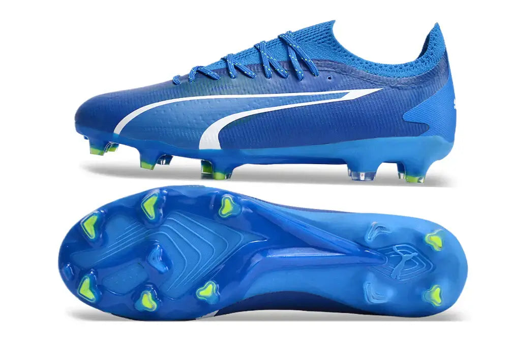 Chuteira Puma Ultra Ultimate FG Azul com design leve e tecnologia para desempenho em campo.