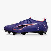 Chuteira Puma Ultra Ultimate FG Roxa "Carbon Pack" vista lateral para futebol em campo natural.