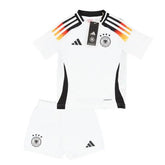 Conjunto Infantil Alemanha Home 24/25, uniforme de futebol infantil, camisa e shorts brancos, estilo autêntico da seleção.
