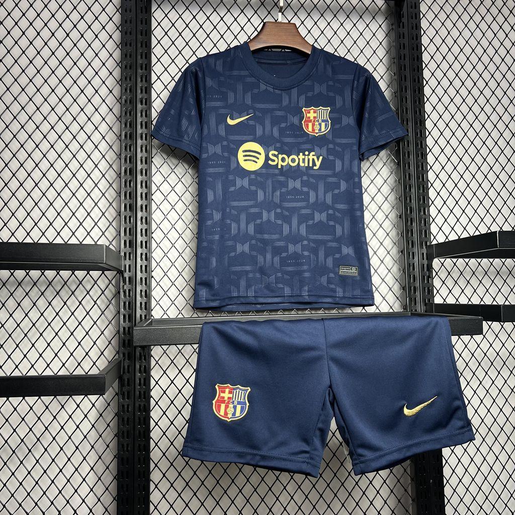 Conjunto Infantil Barcelona 24/25, camiseta e short, uniforme do time, estilo moderno e confortável para crianças.