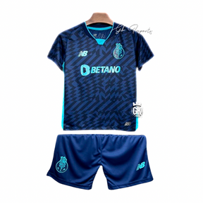 Conjunto infantil FC Porto azul terceiro equipamento 2024/25 da OLYMPIC STORE.