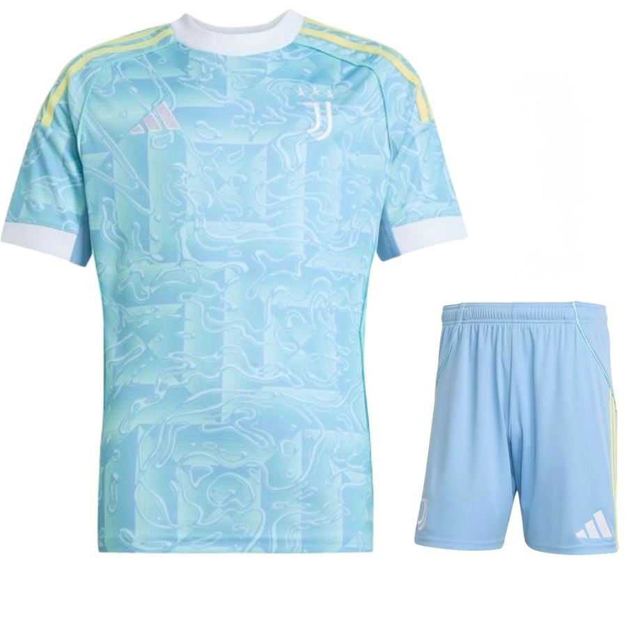 Conjunto Infantil Juventus alternativo 2025/26 em azul claro, camiseta e short, estilo moderno para crianças.