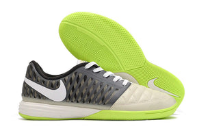 Chuteira Futsal Nike Lunar Gato IC em cinza e verde com design elegante e moderna tecnologia de controle.