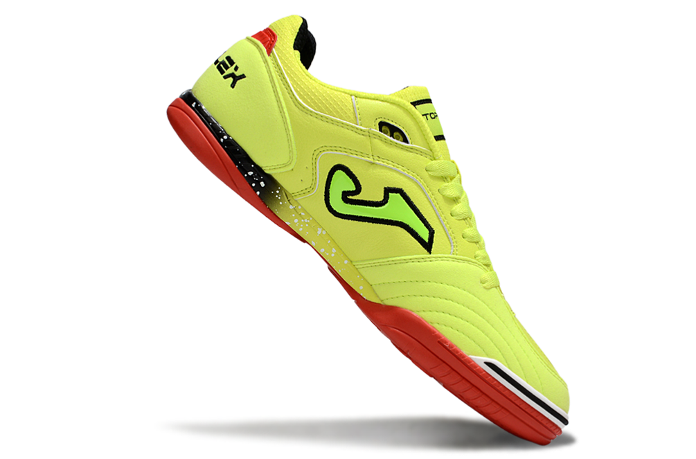 Chuteira Futsal Joma Top Flex Rebound IC Amarela com design moderno e vibrante para jogadores de futsal.