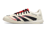 Chuteira Futsal Adidas Predator 24 Elite IC Bege com design moderno e tecnologia avançada para futsal de alto nível.