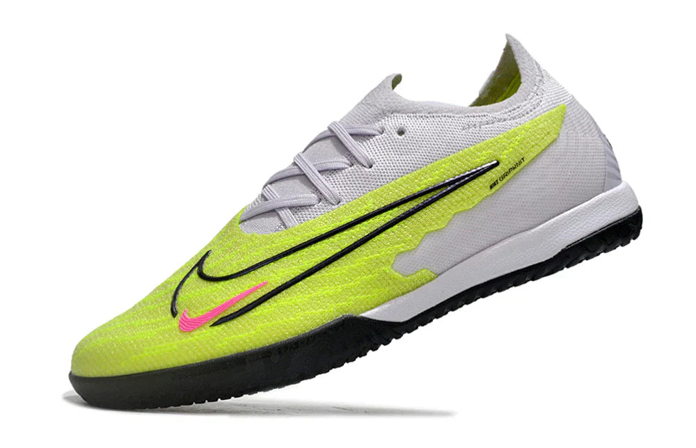 Chuteira Futsal Nike Gripknit Phantom GX Elite IC na cor amarelo e rosa, ideal para desempenho em quadras.