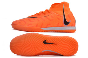 Chuteira Futsal Nike Phantom Luna Elite IC na cor laranja, ideal para controle e conforto em jogos de futsal.