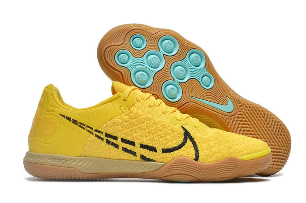 Chuteira Futsal Nike React Gato IC - Amarela vista lateral e inferior, ideal para desempenho em quadra.