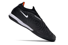 Chuteira Futsal Nike Gripknit Phantom GX Elite IC com design em preto e detalhes em branco.