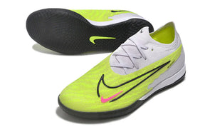 Chuteira Futsal Nike Gripknit Phantom GX Elite IC em cores vibrantes com solado para quadra.