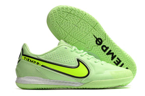 Chuteira Futsal Nike Tiempo Legend 9 Elite IC Verde com design moderno e solado ideal para quadras esportivas.