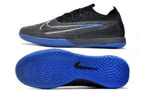 Chuteira Futsal Nike Gripknit Phantom GX Elite IC vista lateral e solado em borracha azul