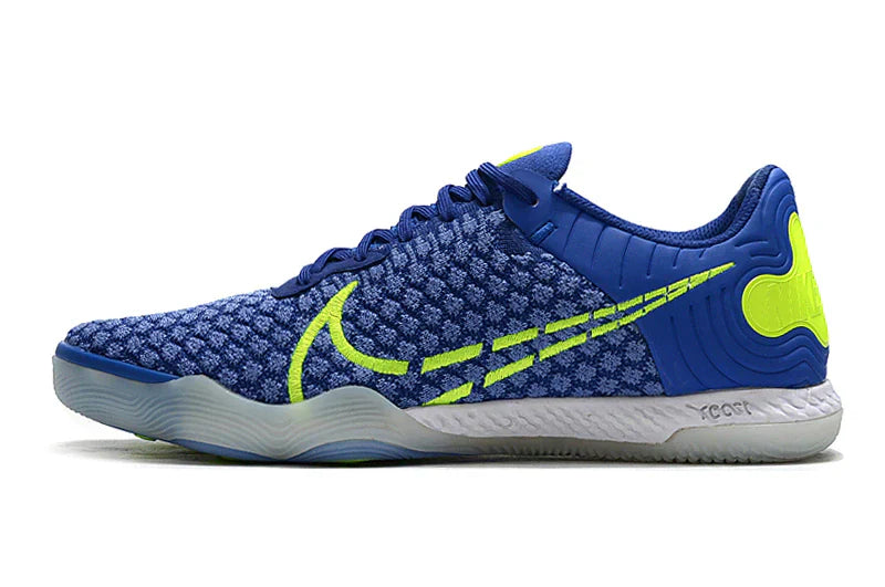 Chuteira Futsal Nike React Gato IC azul e amarela com design vibrante para desempenho em quadra.