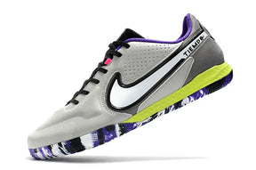 Chuteira Futsal Nike Tiempo Legend 9 Elite IC Cinza com detalhes em roxo e verde, ideal para jogos em quadra.