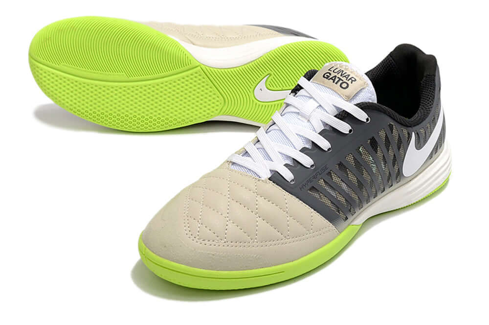 Chuteira Futsal Nike Lunar Gato IC em cinza e verde, ideal para jogadas precisas e controle na quadra.