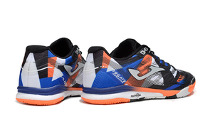 Chuteira Futsal Joma Regate Rebound IC nas cores azul, laranja e preto, ideal para desempenho em pisos interiores.