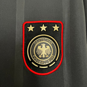 Emblema da Camisola Alemanha com três estrelas, símbolo do Deutscher Fussball-Bund.