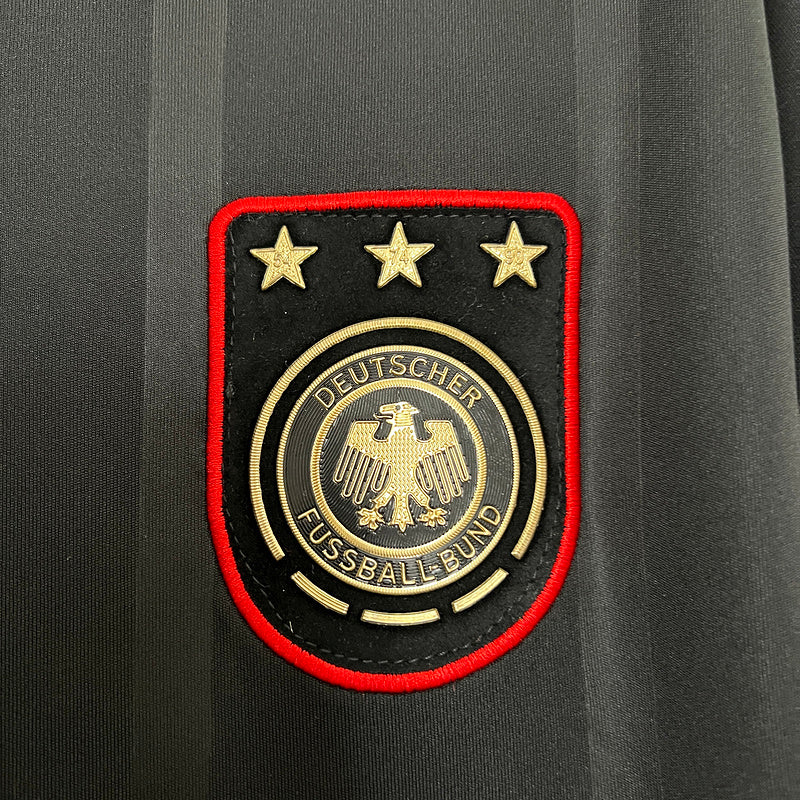 Emblema da Camisola Alemanha com três estrelas, símbolo do Deutscher Fussball-Bund.
