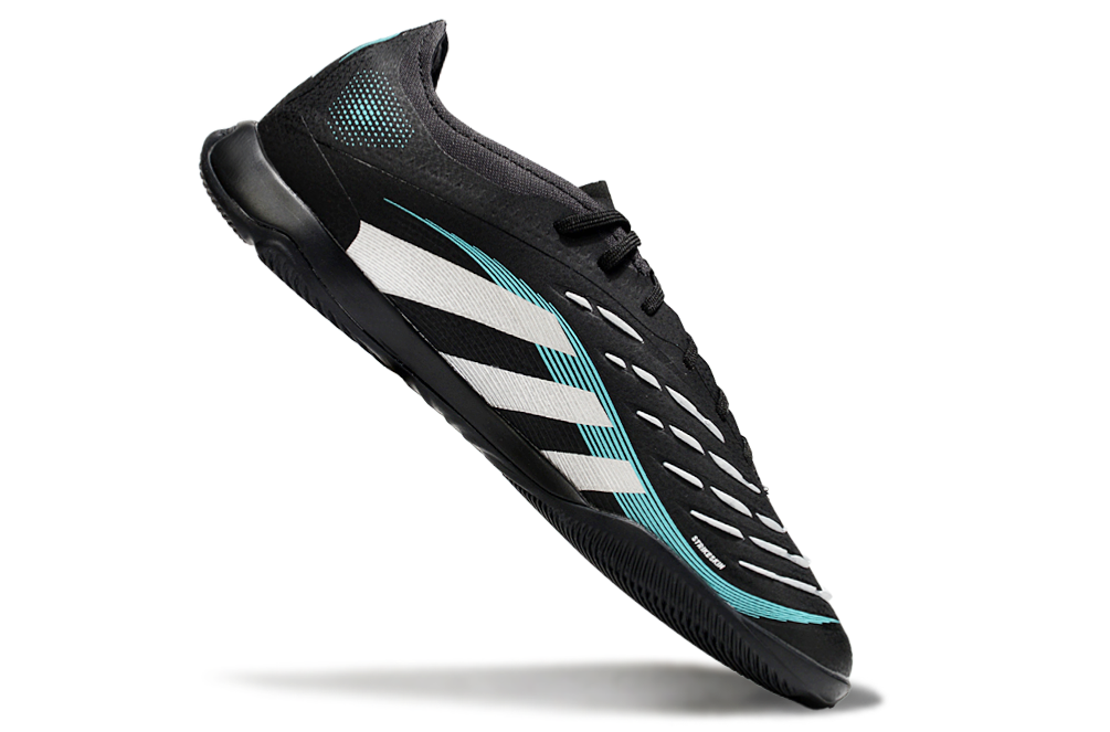 Chuteira Futsal Adidas Predator 24 Elite IC Preta e Branca em ângulo lateral mostrando design elegante.