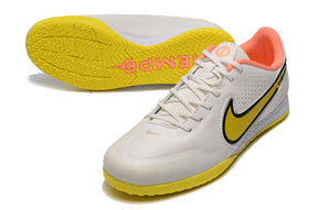 Chuteira Futsal Nike Tiempo Legend 9 Elite IC Branco com sola amarela e detalhes em preto e laranja
