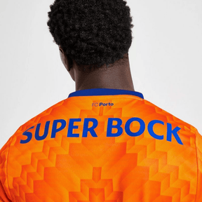 Camisola FC Porto away 24/25 Laranja com logo SUPER BOCK nas costas.