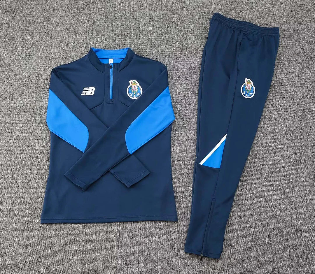 Conjunto FC Porto 24/25 Olympic: camisola e calças de futebol com estilo, ideal para torcedores e amantes do esporte.