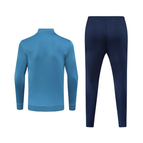 Conjunto FC Porto 24/25 - Fato de Treino em azul e azul marinho, parte de cima e parte de baixo vistas de trás.