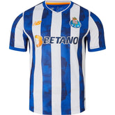 Camisola FC Porto home 24/25 azuis e brancos com detalhes em azul e logotipo Betano.
