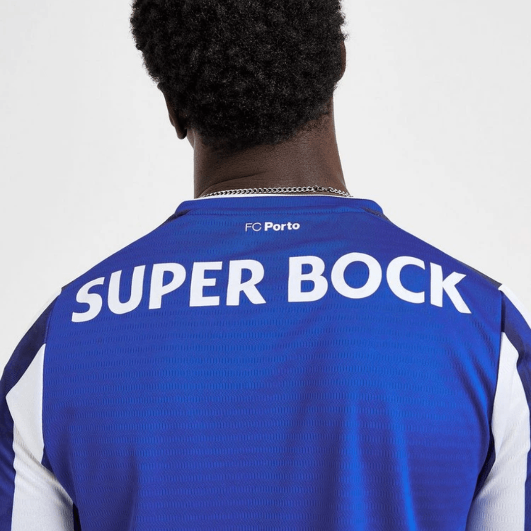Camisola FC Porto 24/25 azul e branca com a inscrição SUPER BOCK nas costas.