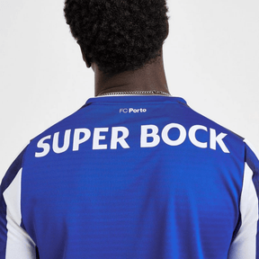 Camisola FC Porto 24/25 azul e branca com a inscrição SUPER BOCK nas costas.