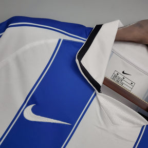 Camisola FC Porto Home 03/04 Retro Branco com detalhes em azul e logotipo da Nike.