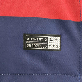 Etiqueta autenticidade da camisola Barcelona Home 15/16 da Nike, destacando o ano 2015 e o número 053975565.