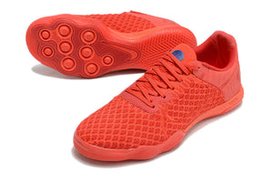 Chuteira Futsal Nike React Gato IC - Vermelha em destaque com sola destacável e design aerodinâmico.