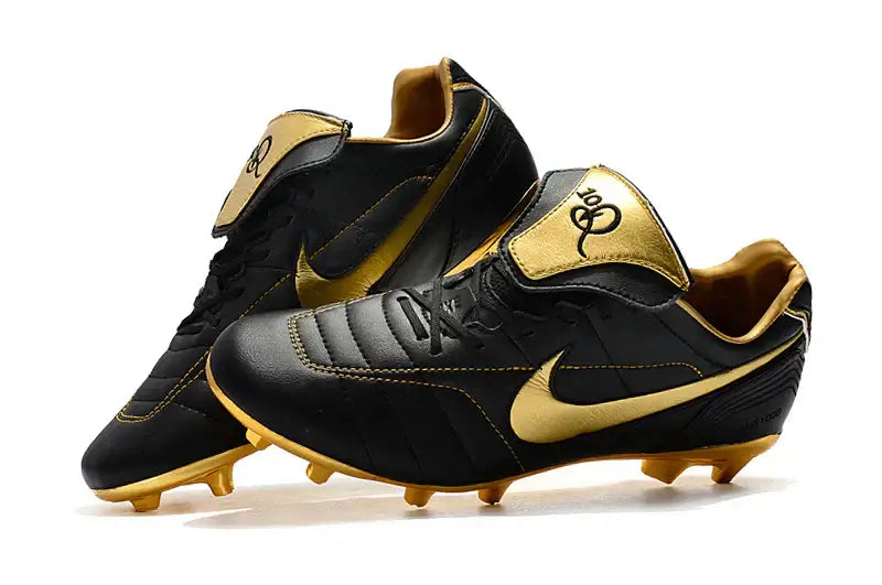 Nike Tiempo Legend 7 R10 FG Preta e Dourado, chuteiras de futebol em preto e dourado com design sofisticado.