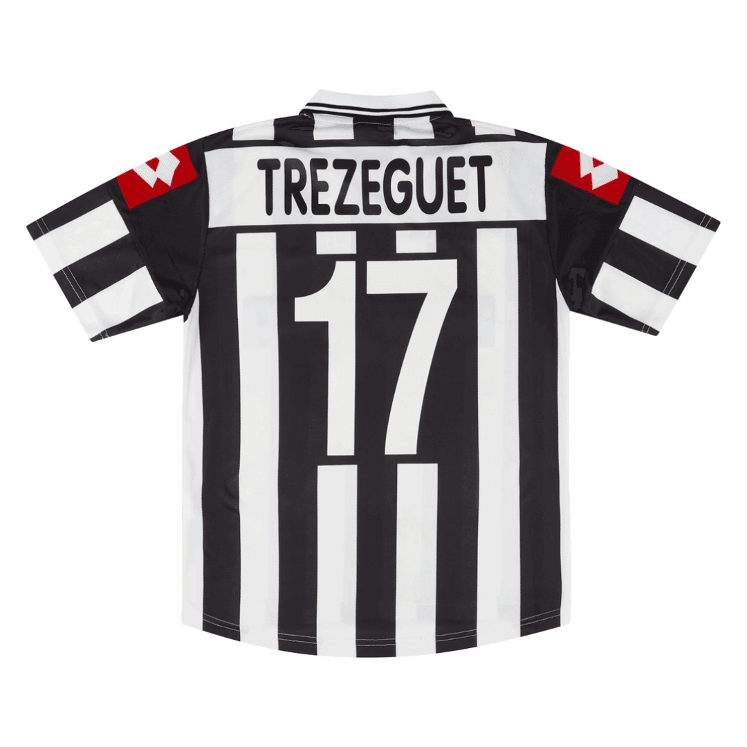 Camisolas Juventus Home 01/02 Retro com nome TREZEGUET e número 17, em preto e branco.