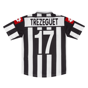 Camisolas Juventus Home 01/02 Retro com nome TREZEGUET e número 17, em preto e branco.