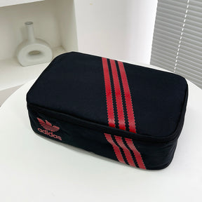 Mala Porta Chuteiras Adidas com design moderno e prático para transporte de chuteiras