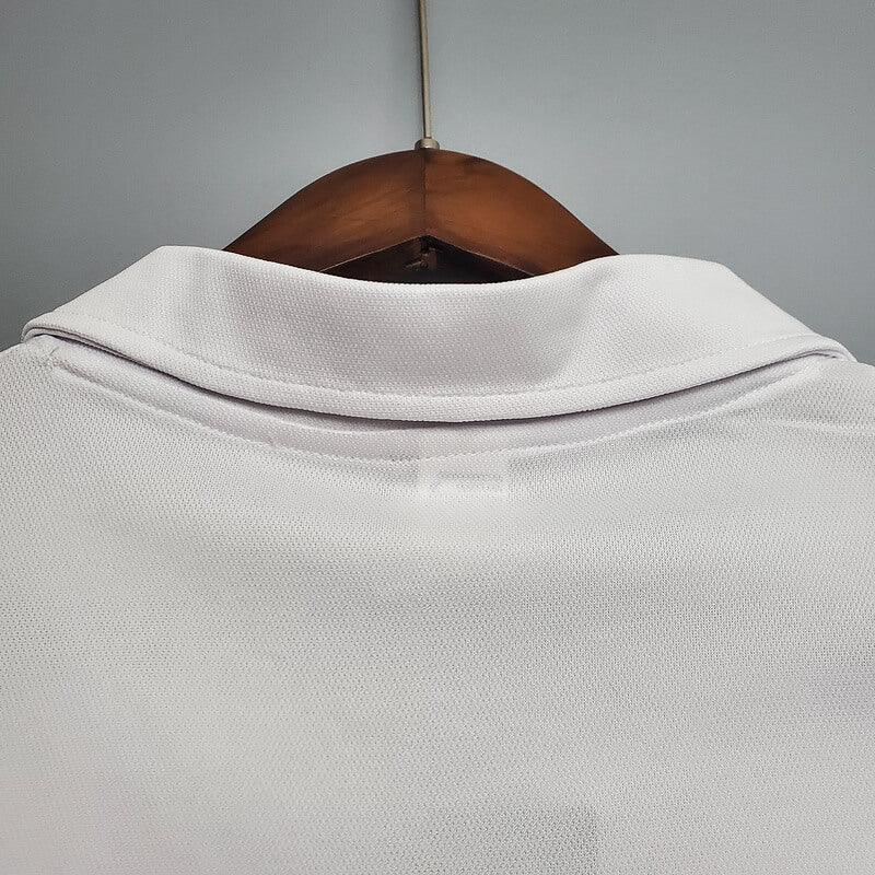 Camisolas Napoli Away 87/88 Retro com detalhe do colarinho na parte de trás, vista em fundo neutro.