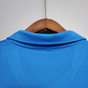 Camisolas Napoli Home 88/89 Retro mostrando a parte traseira em azul no cabide.