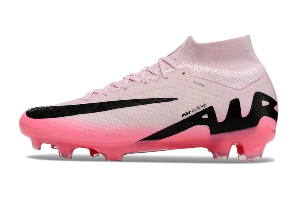 Nike Mercurial Superfly 9 FG - Rosa em rosa e preto, ideal para futebol com desempenho superior e controlo de bola.