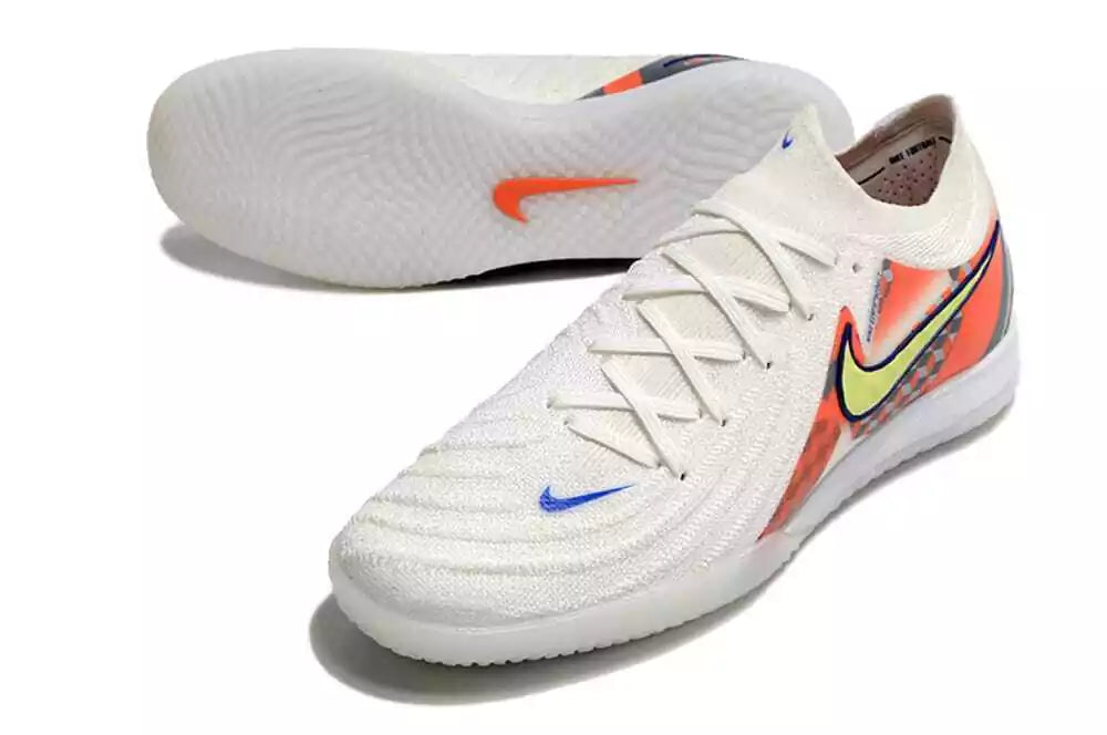 Chuteira Futsal Nike Phantom GX II IC "Barna Pack" com design em branco e detalhes coloridos, ideal para o futsal indoor.