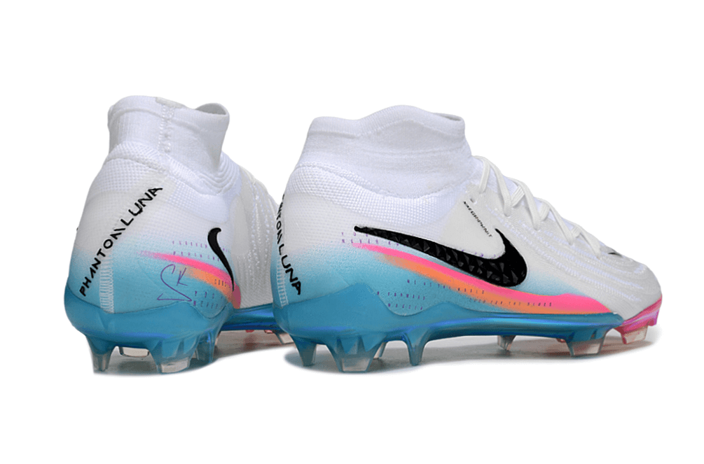 Nike Phantom Luna Elite FG - Branca, Rosa, Laranja e Azul, vista traseira destacando a tecnologia e design inovador.