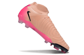 Nike Phantom Luna Elite FG - Rosa e Preta - Pack Prism, chuteira de futebol em rosa e preto.