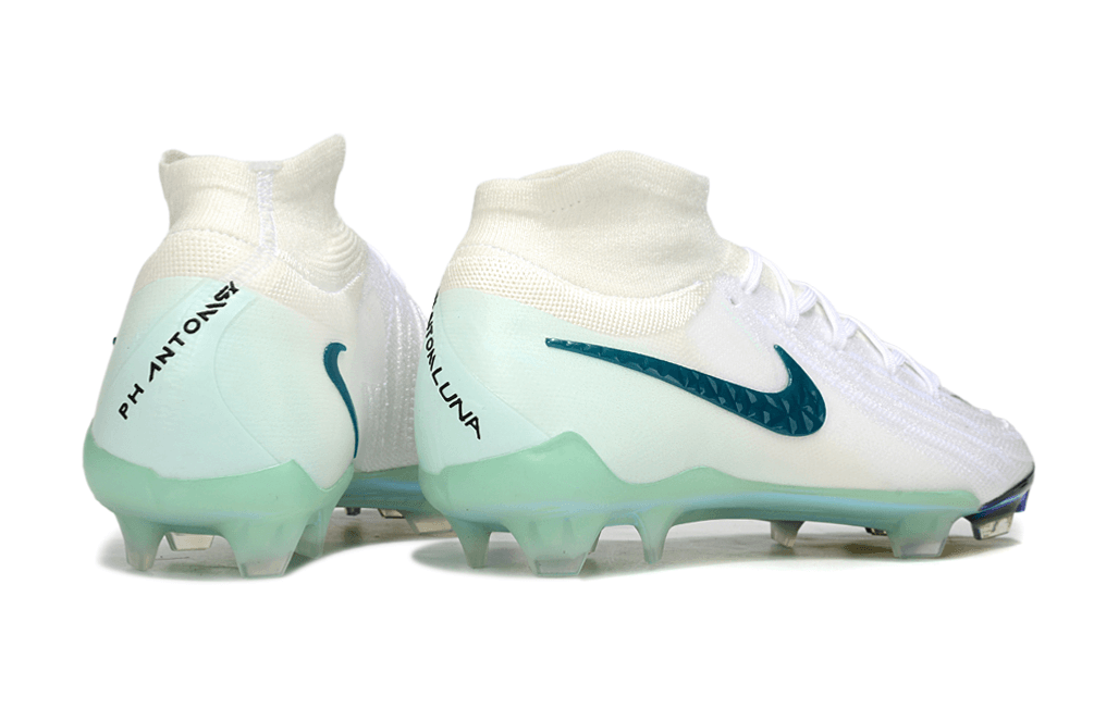 Nike Phantom Luna Elite NU FG Branca e Verde - Chuteiras para futebol, detalhe traseiro em verde e branco.